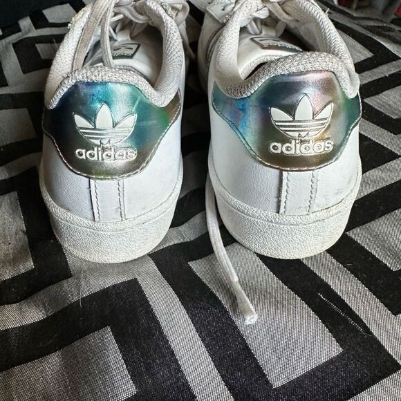 Girls Adidas Superstar La Marque Aux 3 Bandes 9K - Picture 2 of 11